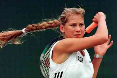 Anna Kournikova, the darling of the public